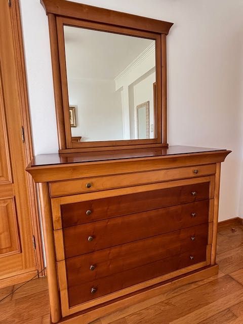 Cómoda de cerejeira como nova