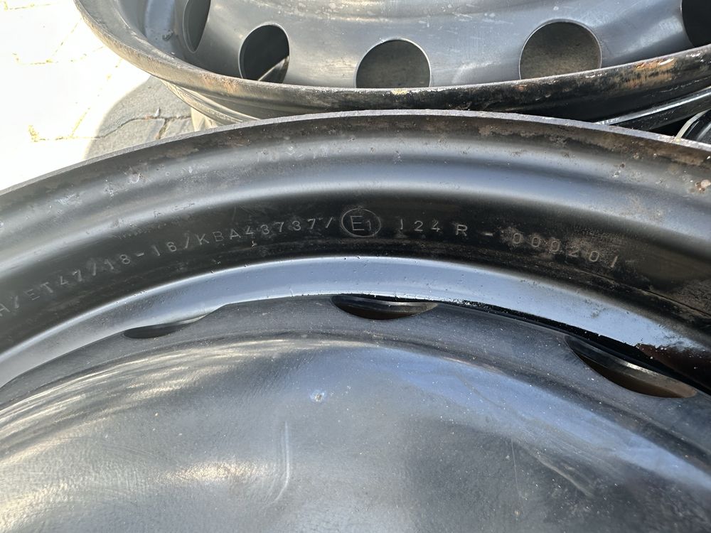 4x100 6j x 15” ET47 hyundai OE komplet felgi stalowe z tpms