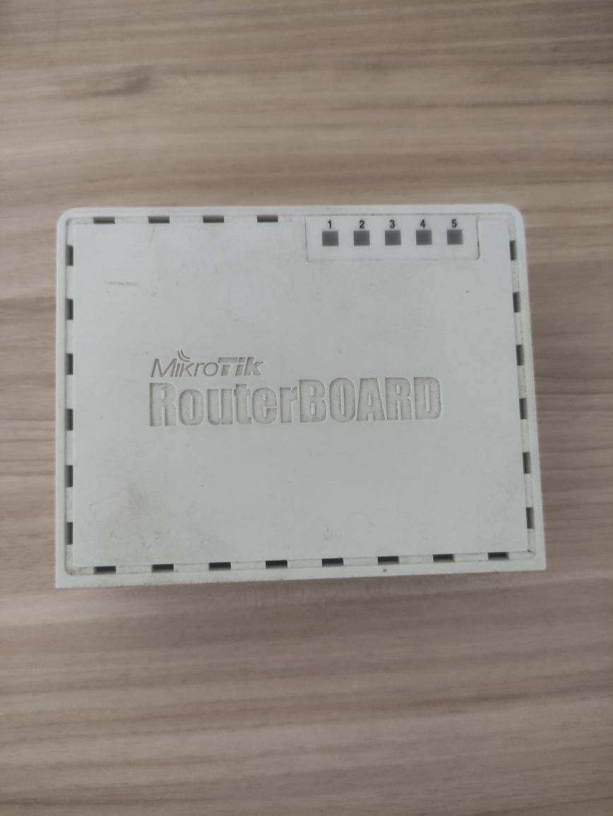 MikroTik router board 750