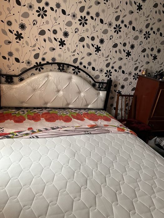 Кровать с матрасом