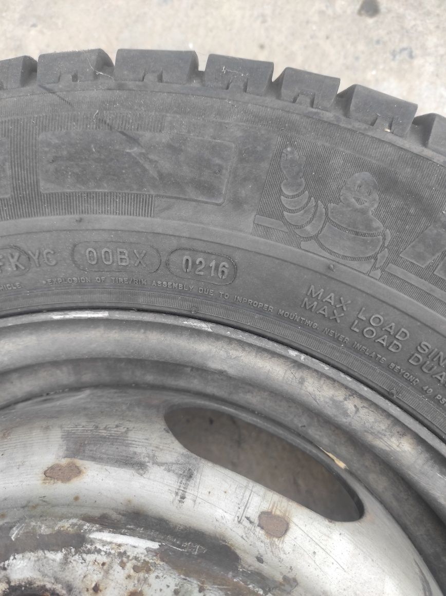 Продам диски з шинами 195/70R15C до спрінтера на спарці