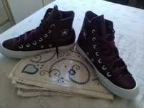 All Star  Chuck Taylor em Pele, Como novos
