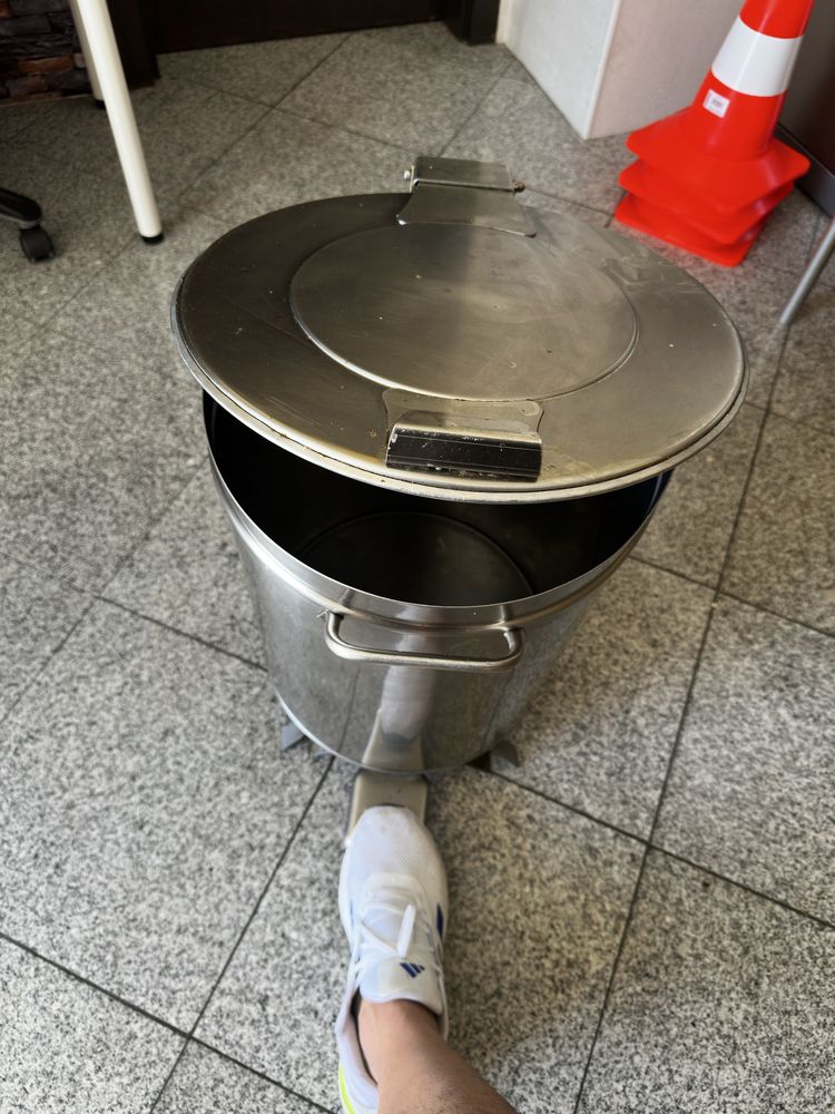 Lixeixa Industrial 100 lt Inox