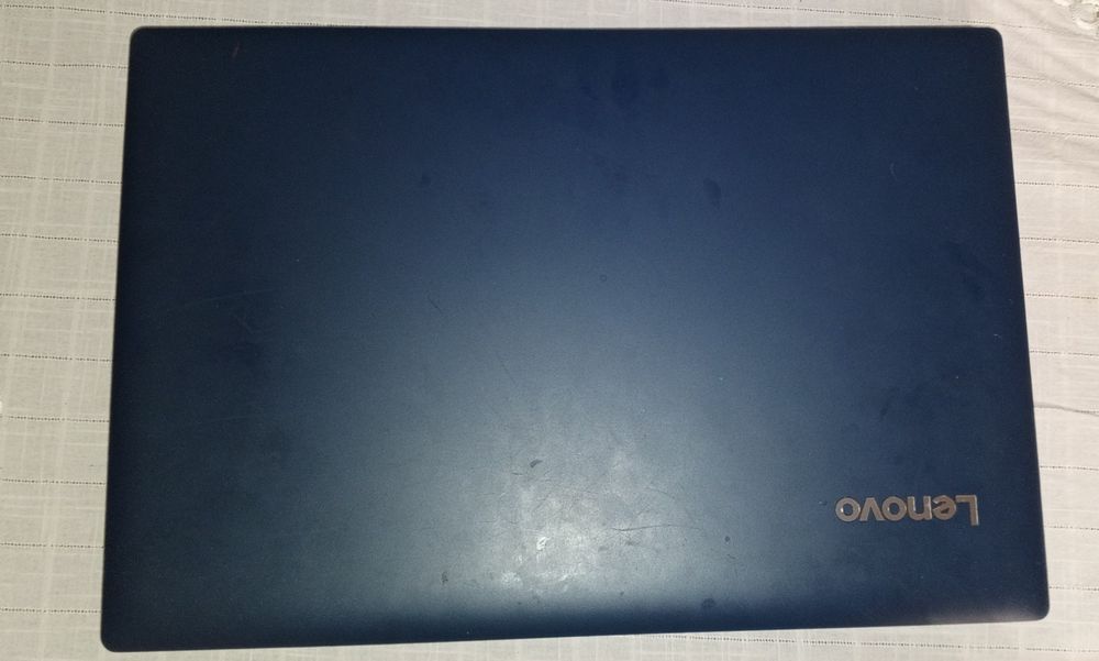 Продаю ноутбук Lenovo ideapad 330-15ikb з розбитим екраном