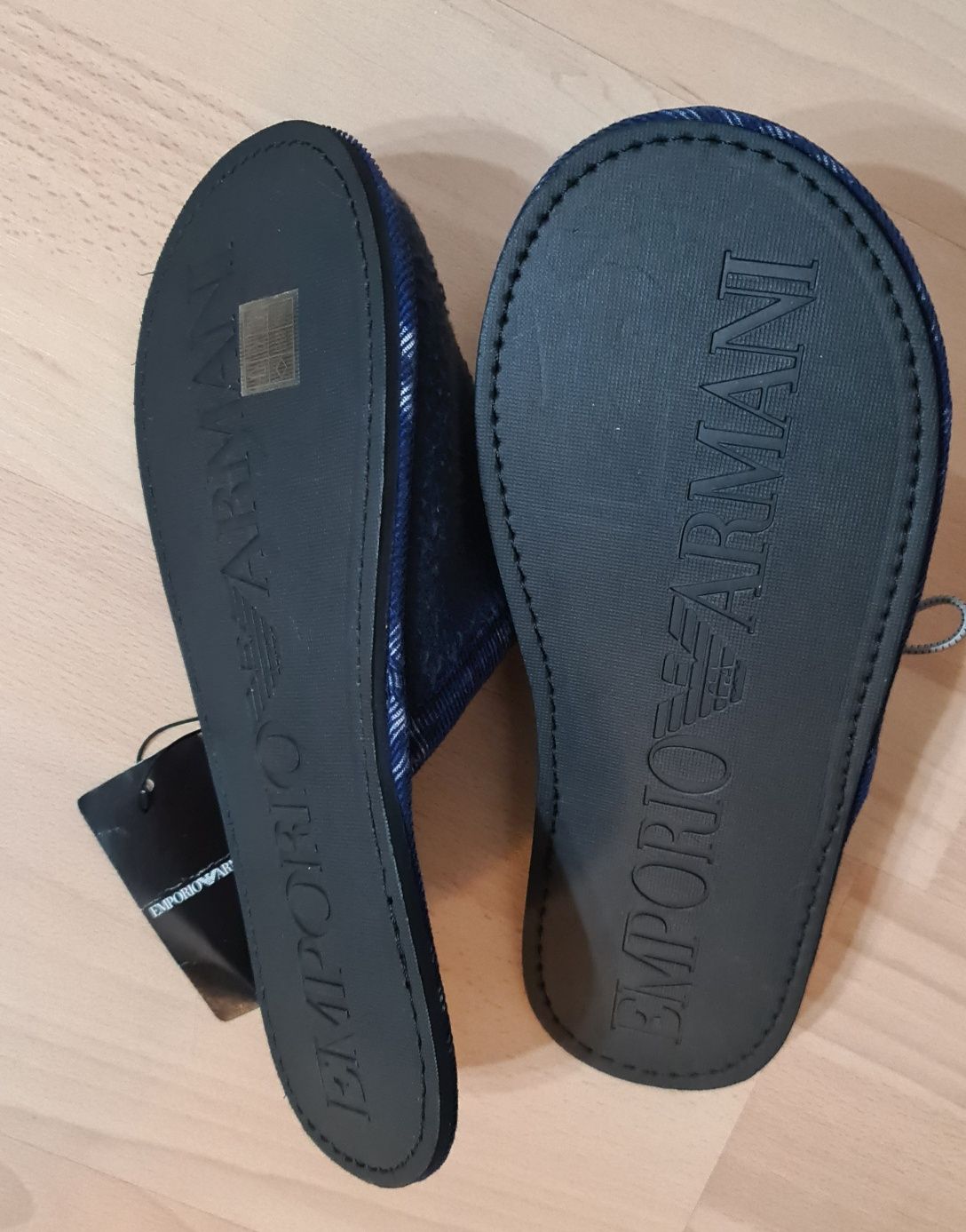 Kapcie, klapki męskie armani.