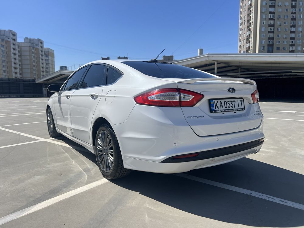 Авто Ford Fusion Hybrid