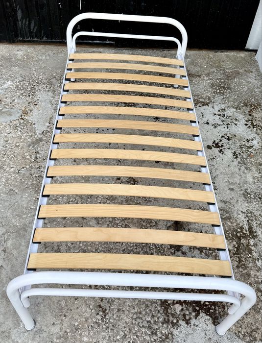 Cama de solteiro em ferro 90x190
