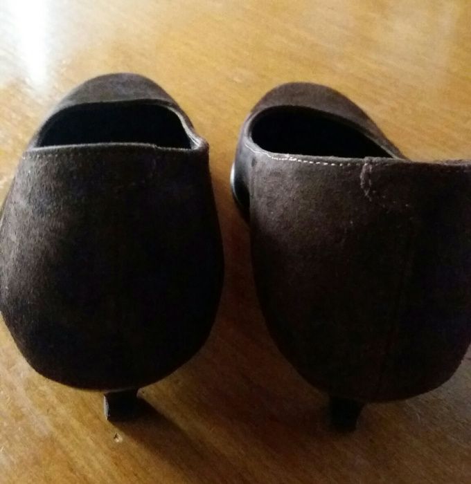 Sapatos Castanhos Camurça