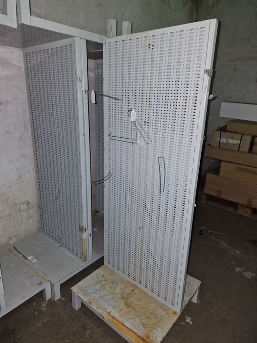 Szafki ekspozycyjne z haczykami – 50 zł szt. – PROMOCJA