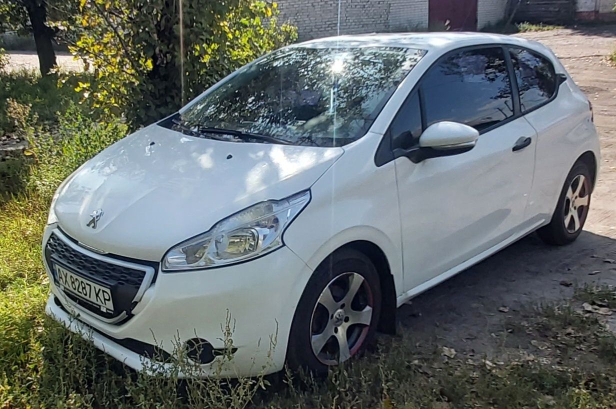 Продам Peugeot 208