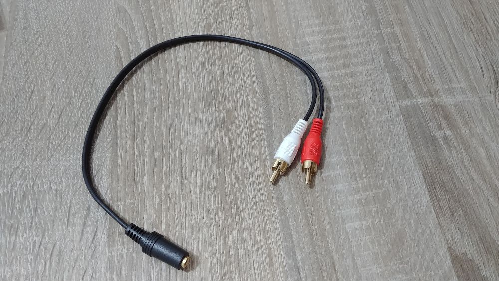 Adaptador LINDY 3.5mm femea 2x RCA macho