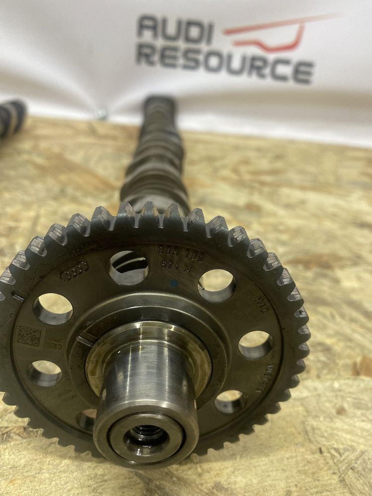 Розпредвал Audi A4 B8 / A5 / Q5 1.8 2.0 Tfsi 06H109088C 06H109571 M K