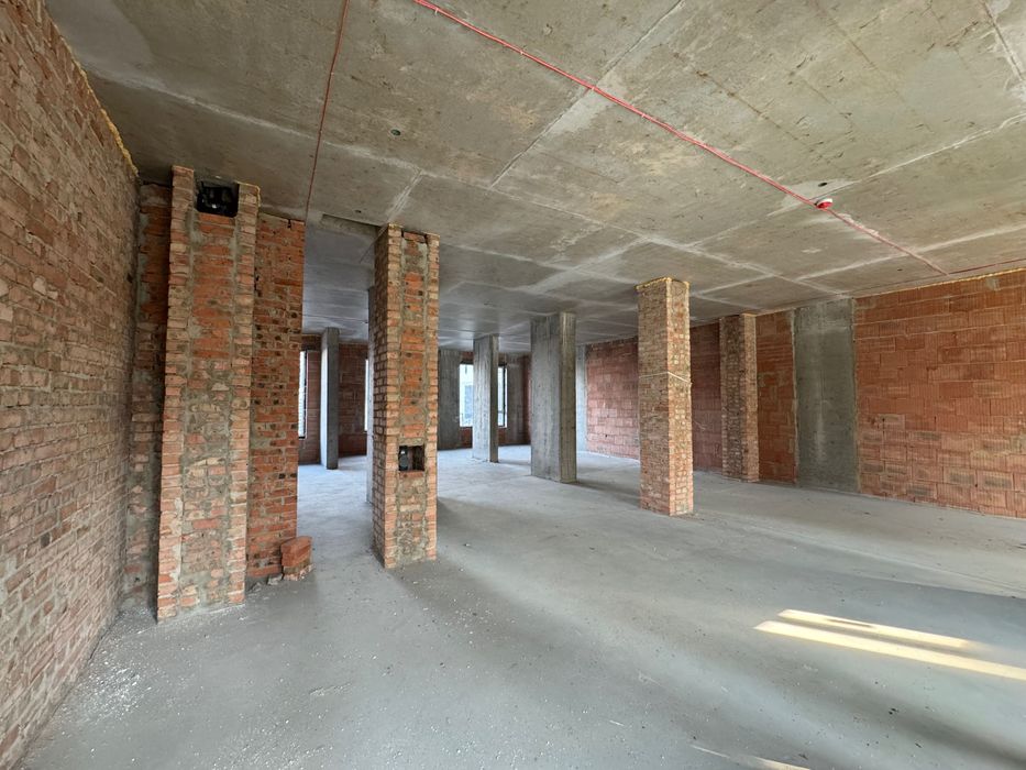 Продаж фасадного приміщення в новобудові