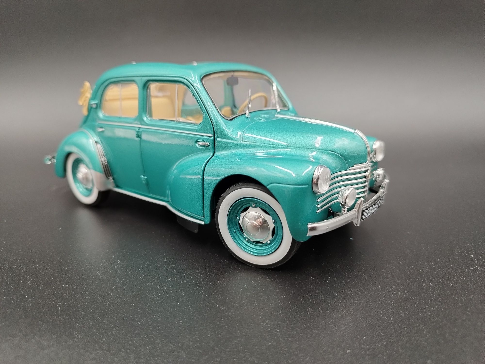 1:18 Solido 1951 Renault 4CV Decouvrable Ardennes Green model