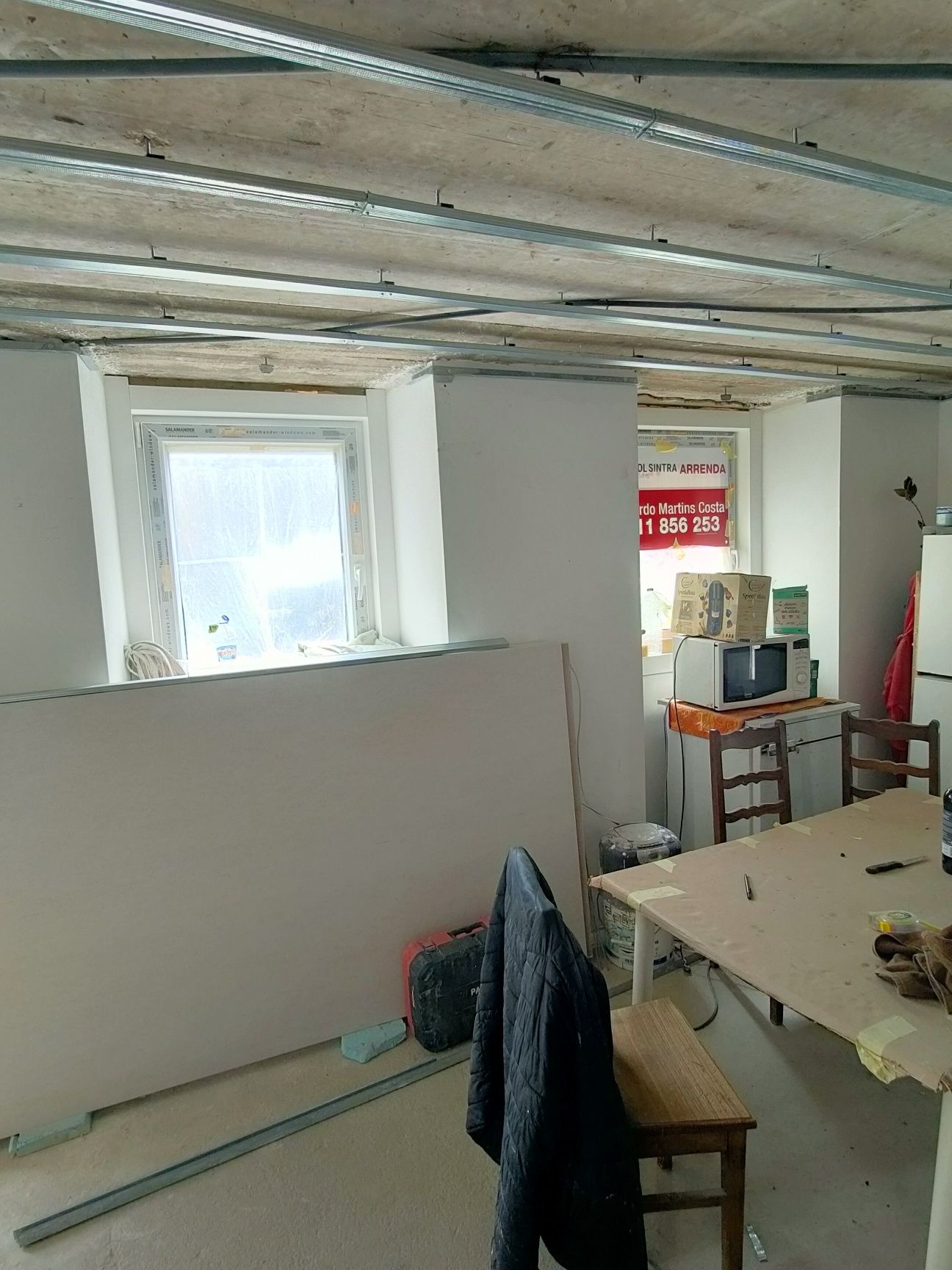 Loja com 35 m2 no centro histórico de Paço de Arcos