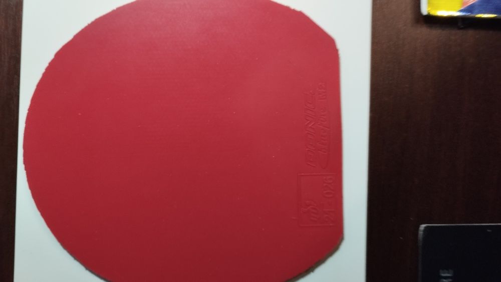 Продам накладки на тенісну ракетку.350-550грн.