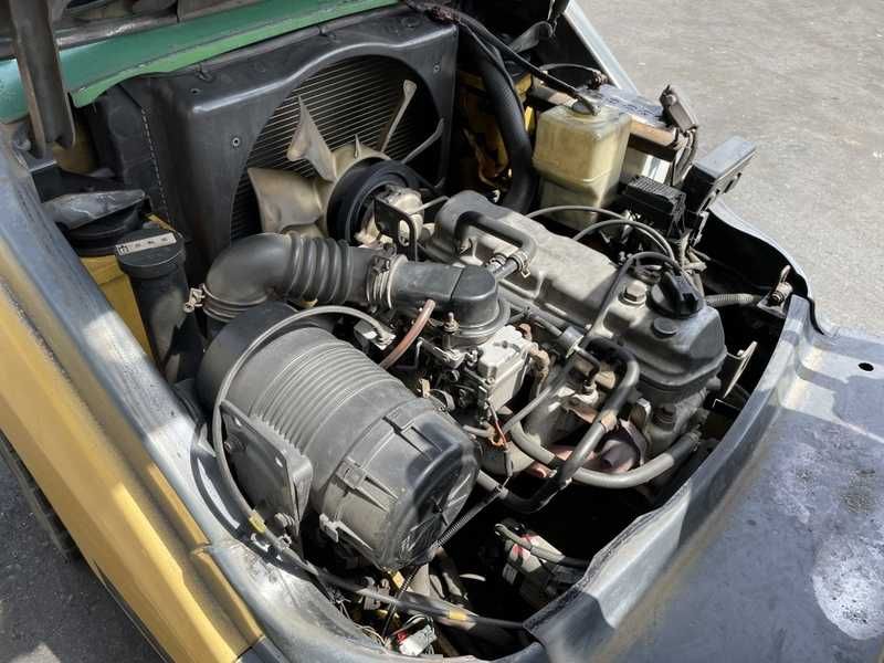 автонавантажувач Komatsu на великих 12 колесах. Модель:FG20C-16