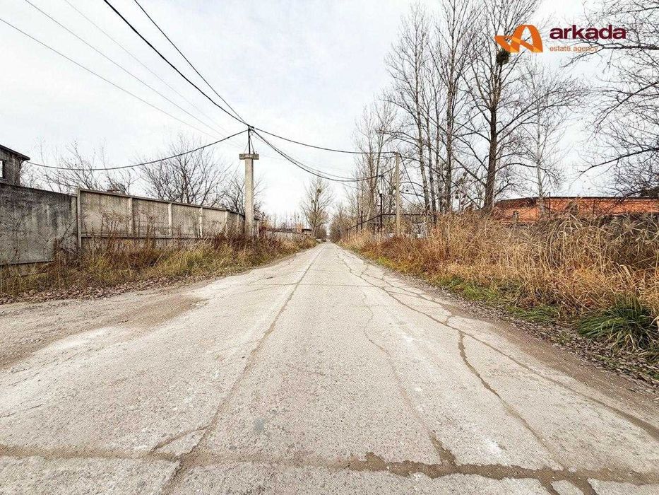 Пропонується до продажу виробничо - складський комплекс.