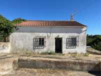 Moradia antiga com terreno de 1200m2 (para remodelação total ou constr