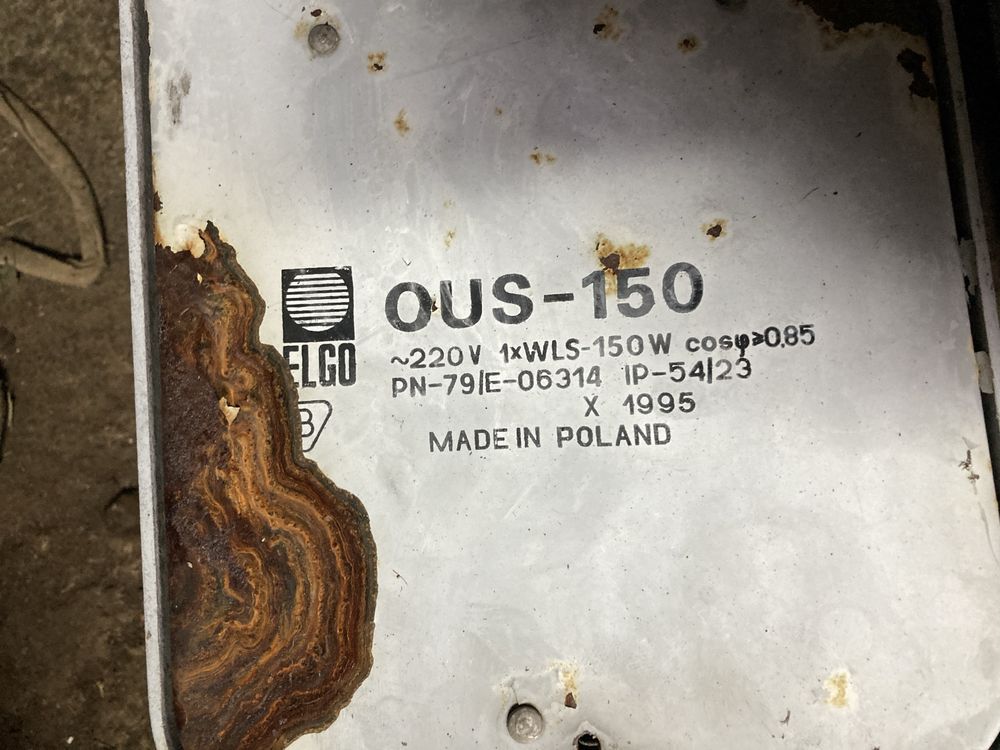 Lampa OUS 150 – industrialna, sprawna, z żarówką – 130 zł