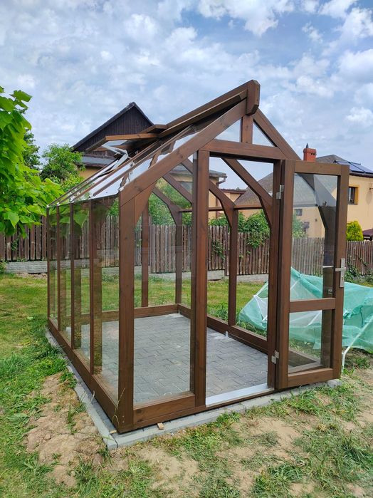 Szklarnia ogrodowa drewniana szkło hartowane, Tartu Projekt Szklarnia