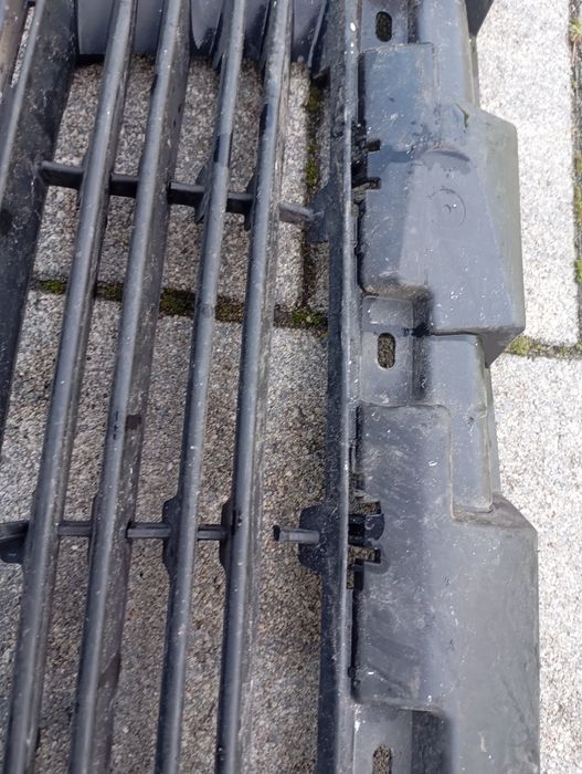 Środkowa kratka zderzaka Jumpy Expert Vivaro C Zafira D Proace po 2017