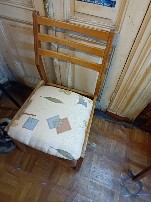 Продам стулья.Деревянные.