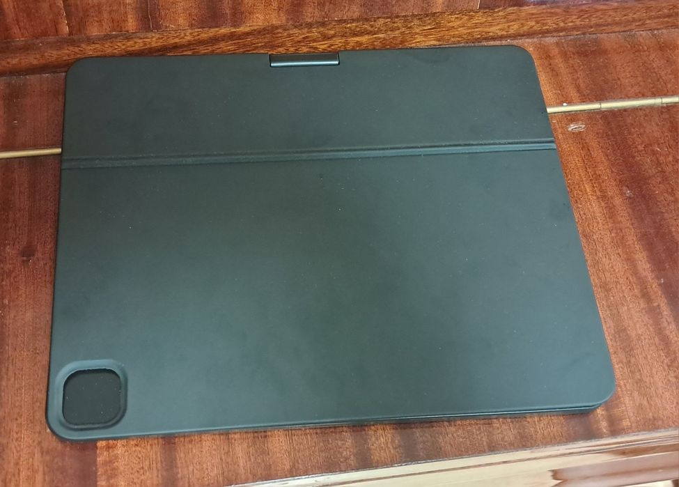 Магнітний чехол- клавіатура для  iPad Pro 12.9”, з рджб підсвіткою.