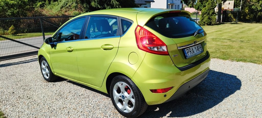 Śliczny Ford Fiesta MK7 1.4tdci TYTANIUM czujniki parkowania przód, ty