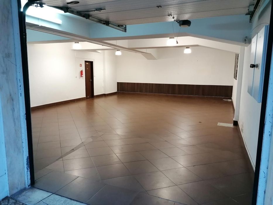 Armazem 100m2 Amadora
