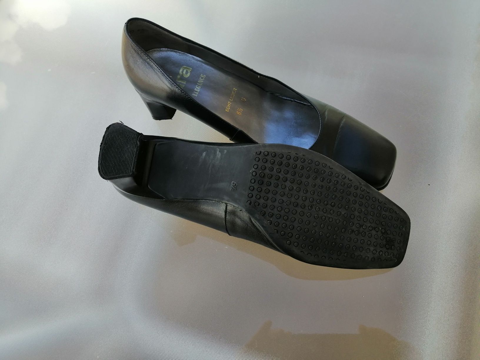 Sapatos de traje académico
