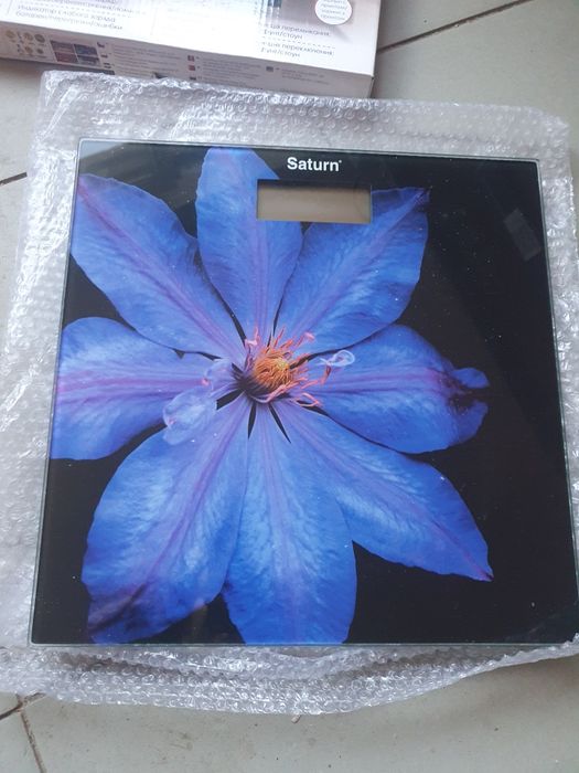 Продам підлогові електронні ваги Saturn