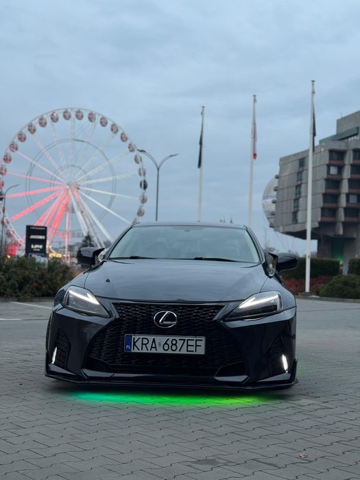 Lexus IS250. 2.5L  2006