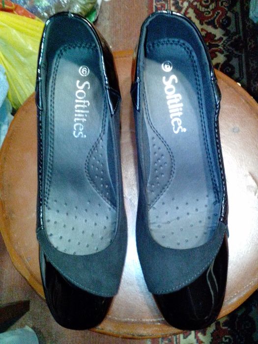 Продам жіноче взуття, три пари.Дивіться будь ласка