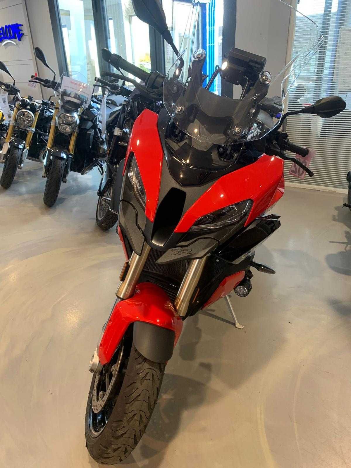 BMW S1000XR vermelha 2022