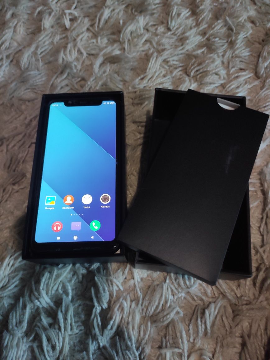 Продам смартфон  xiaomі mi 8  6-128. Комплект . Состояние  4.7 из 5.