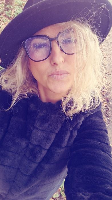 Czarny kapelusz damski wiosenno Jesienny