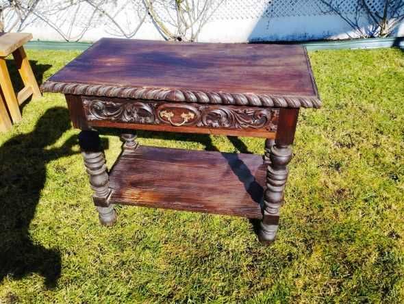 Mesa antiga trabalhada
