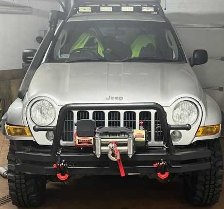Jeep Cherokee offroad zmota