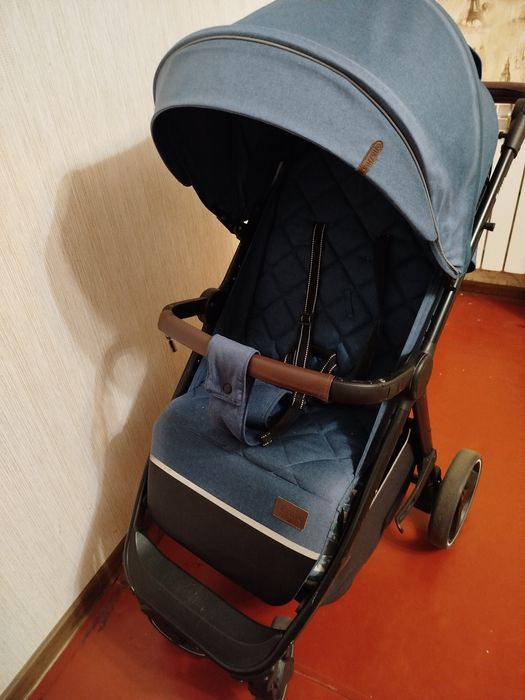 Прогулянкова коляска Carello Bravo