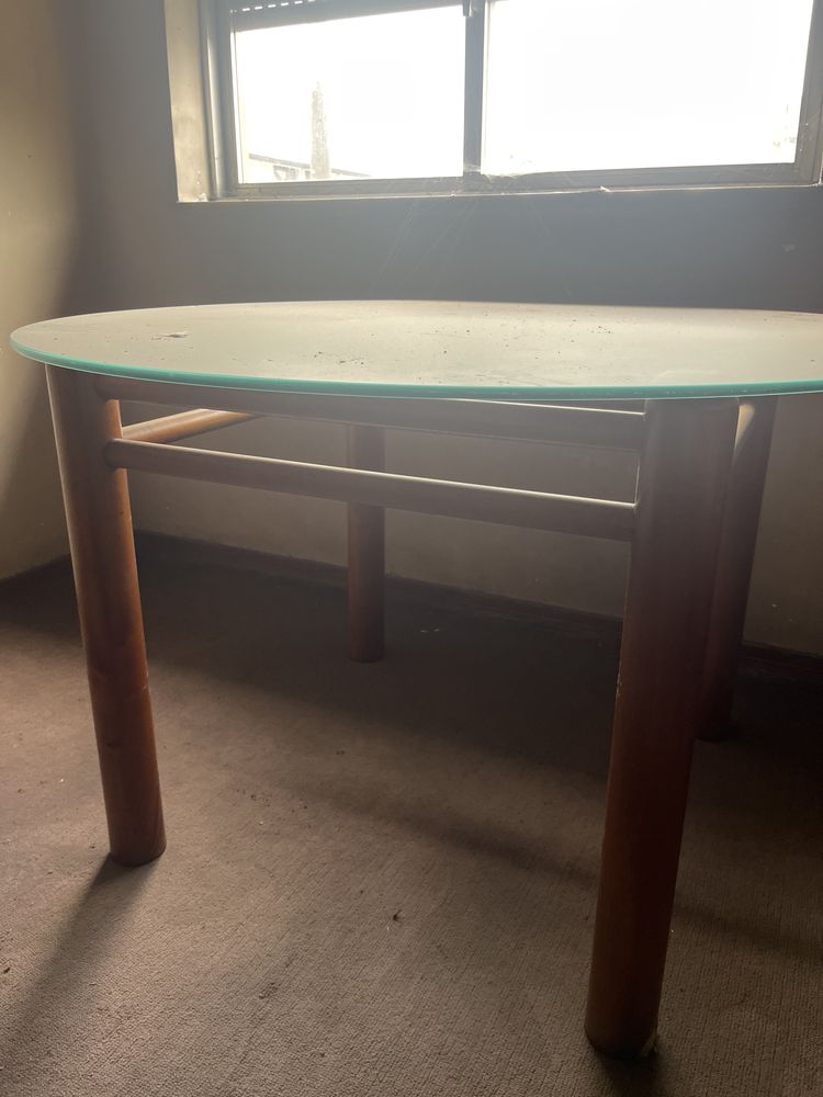 Mesa de centro em vidro cozinha ou escritorio. Muito bom estado