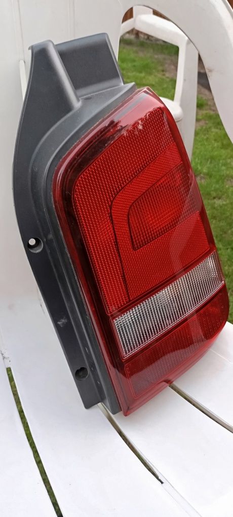 Lampa tył VW T5 Lift strona prawa stan bdb. Oryginalna Ciemna