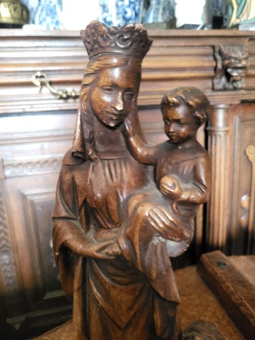 Gipsowa figurka Maryja Królowa Flandrii