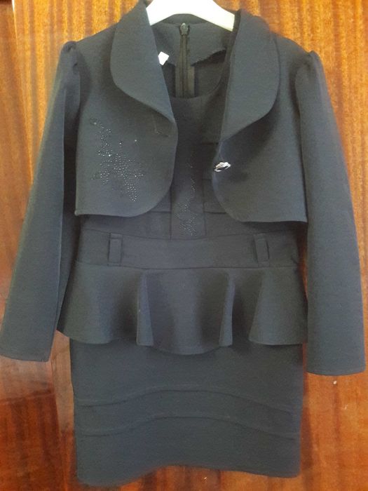 Шкільна форма на дівчинку