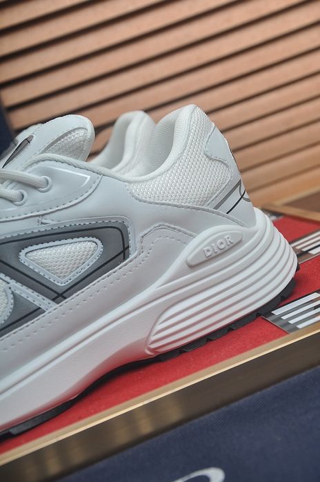 Sapatilhas Dior Cinza e Brancas