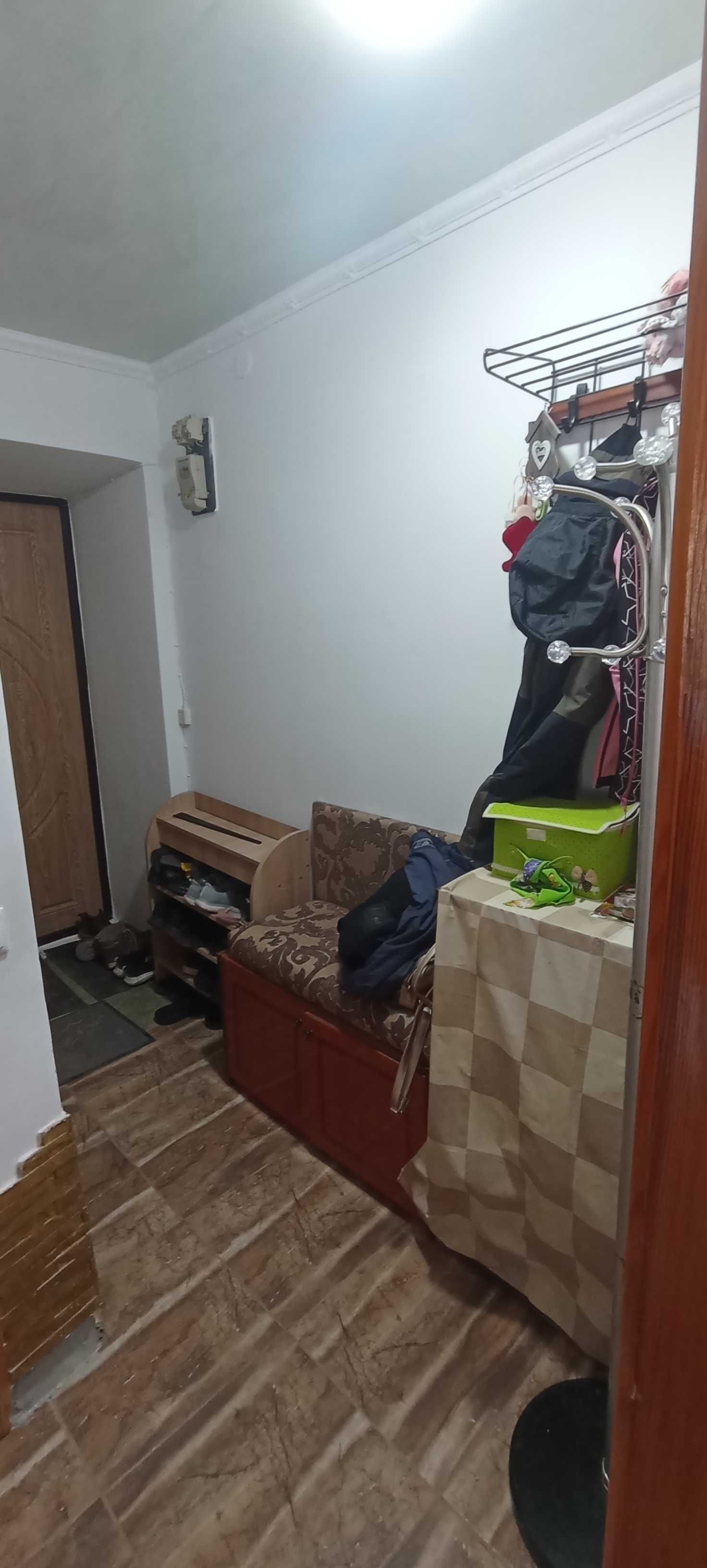 Продається  2 кім. квартира м. Бережани центр