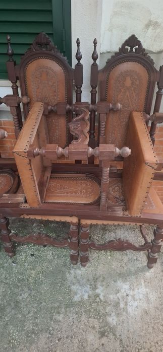 Mesa e 6 cadeiras, estilo antigo