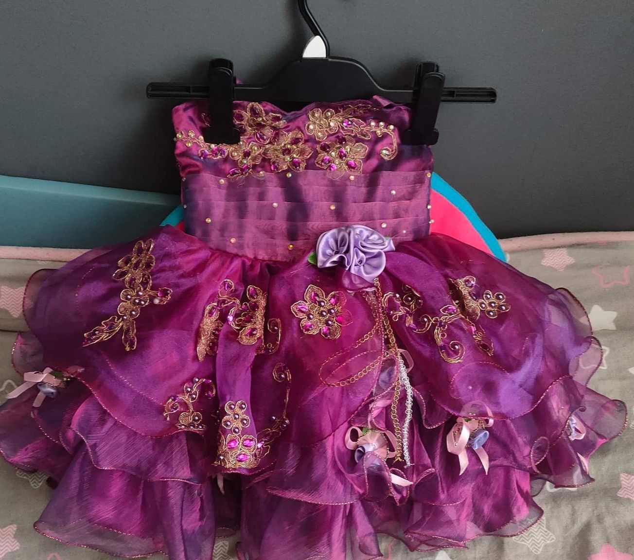 Piękna suknia dla małej księżniczki