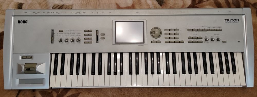 KORG TRITON (made in Japan)