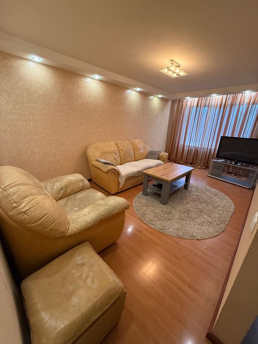 Продам в центре 3-х комнатную квартиру г. Павлоград